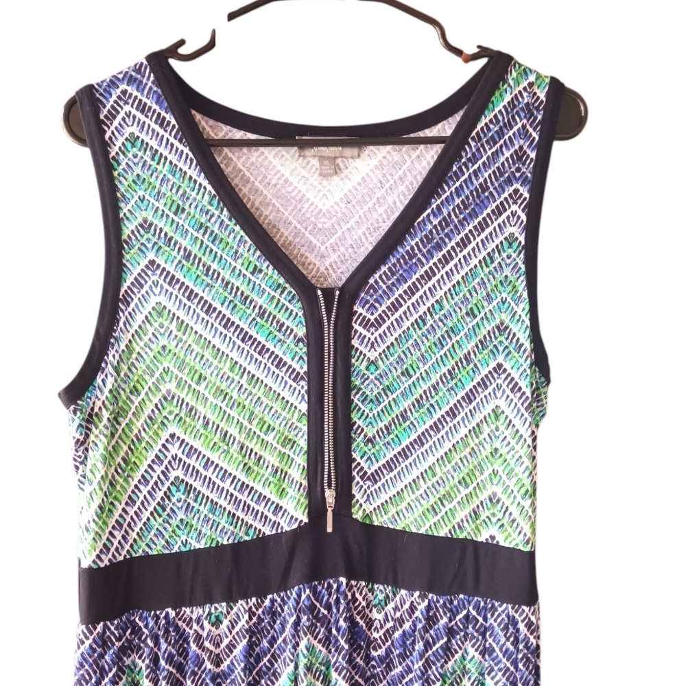 Neiman Marcus Green and Blue Patterned Topelegant, fresh and soft for your skin - Picture 5 of 6